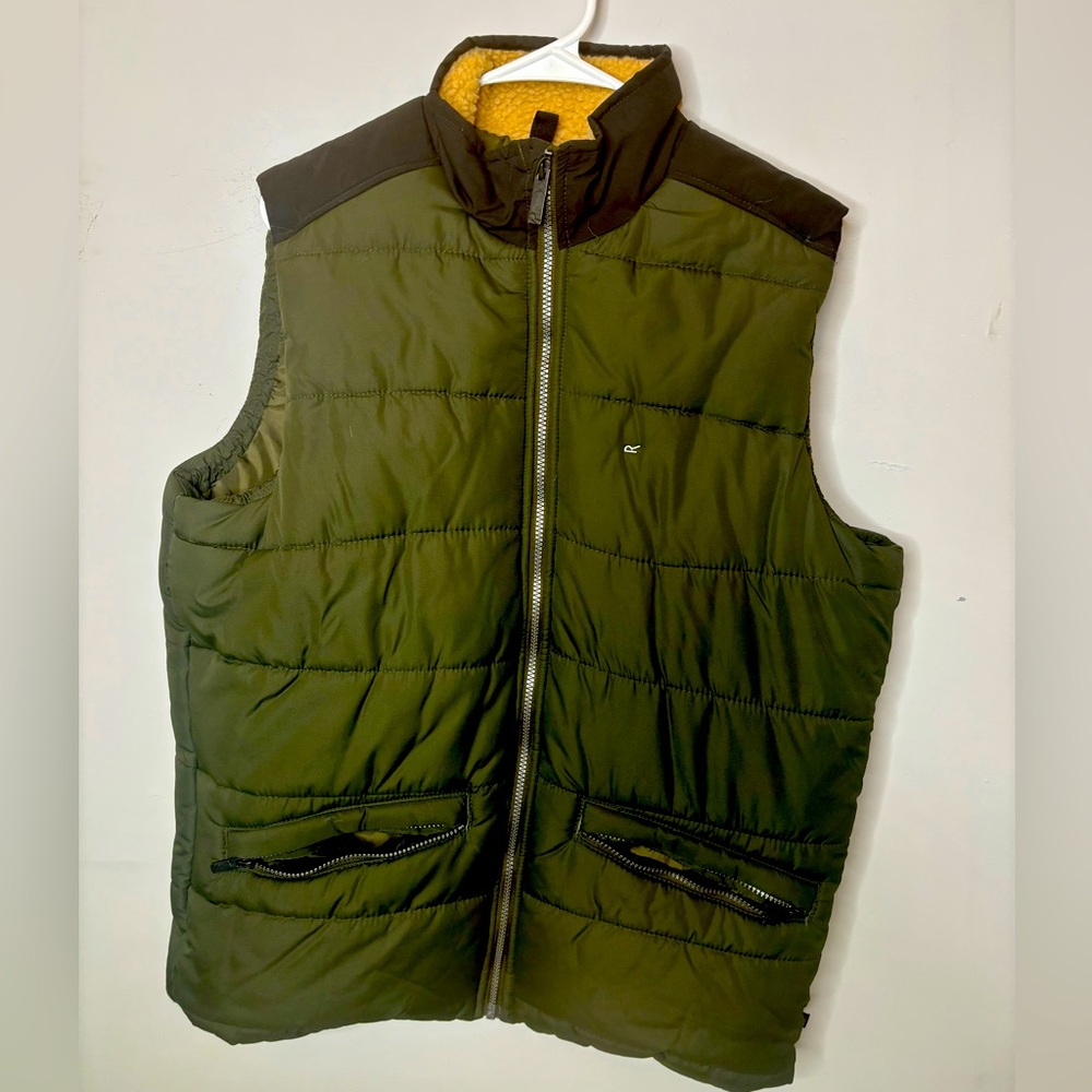 Regatta Halloran mid weight hunter green vest with wool neck size Large